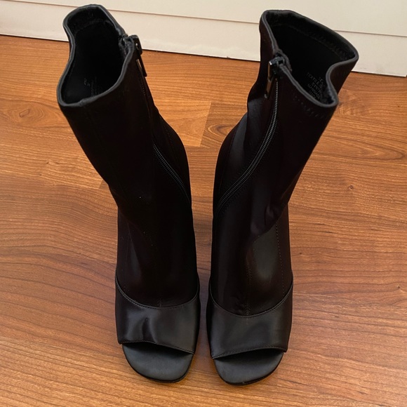 Never worn satin booties - Picture 4 of 6
